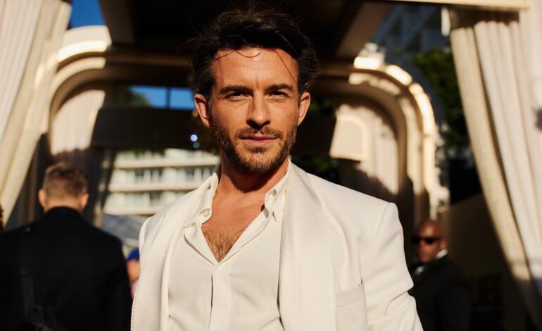 Jonathan Bailey, el hombre vivo más sexy del mundo de 2025: «Es un gran honor. Me siento increíblemente halagado»