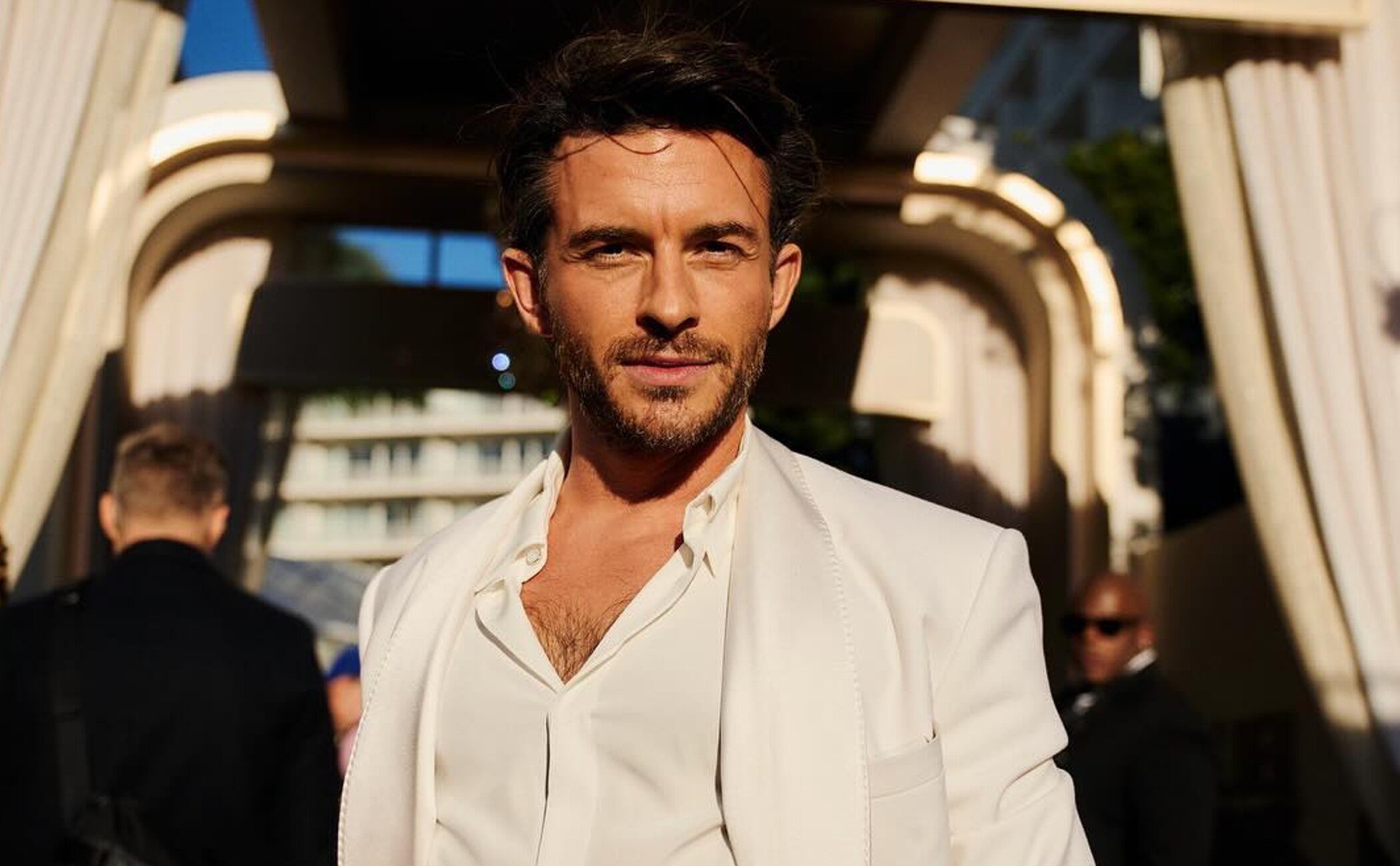 Jonathan Bailey, el hombre vivo más sexy del mundo de 2025: «Es un gran honor. Me siento increíblemente halagado»