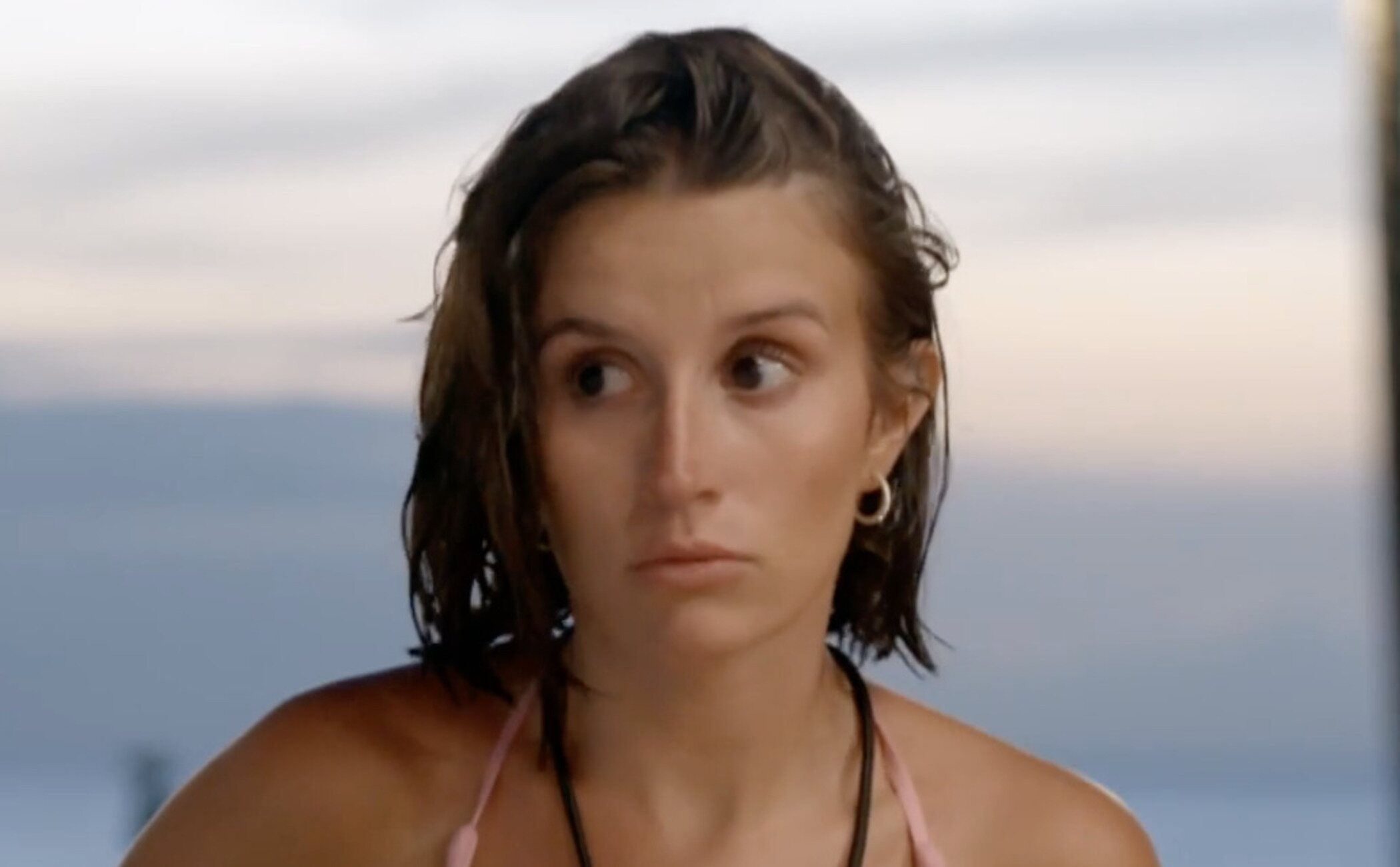 Sandra persigue desesperada a Juanpi por la playa en medio de su despedida en ‘LIDLT9’