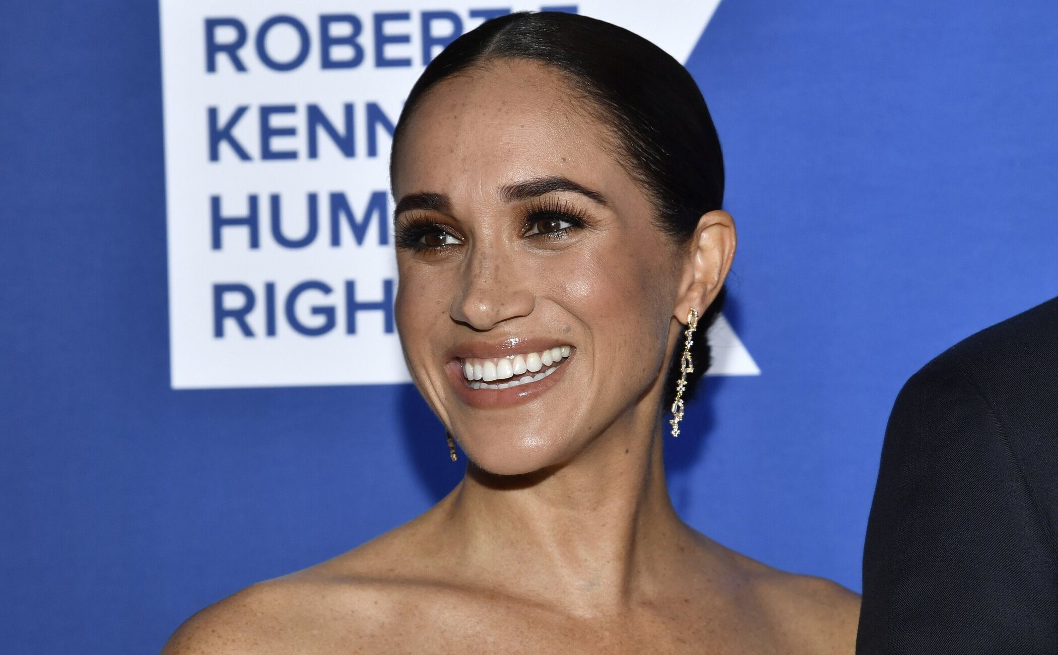 Meghan Markle reanuda su carrera como actriz y se convierte en compañera de rodaje de Lily Collins