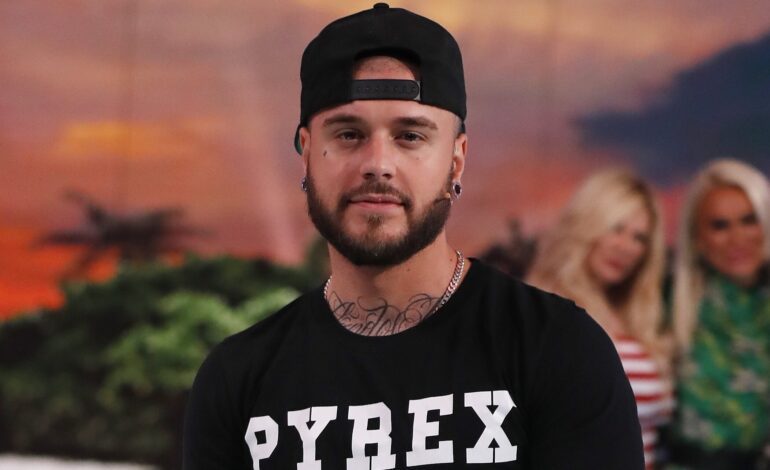 Adrián Rodríguez anuncia que ha sufrido una recaída en sus adicciones: «Estaré completamente incomunicado»