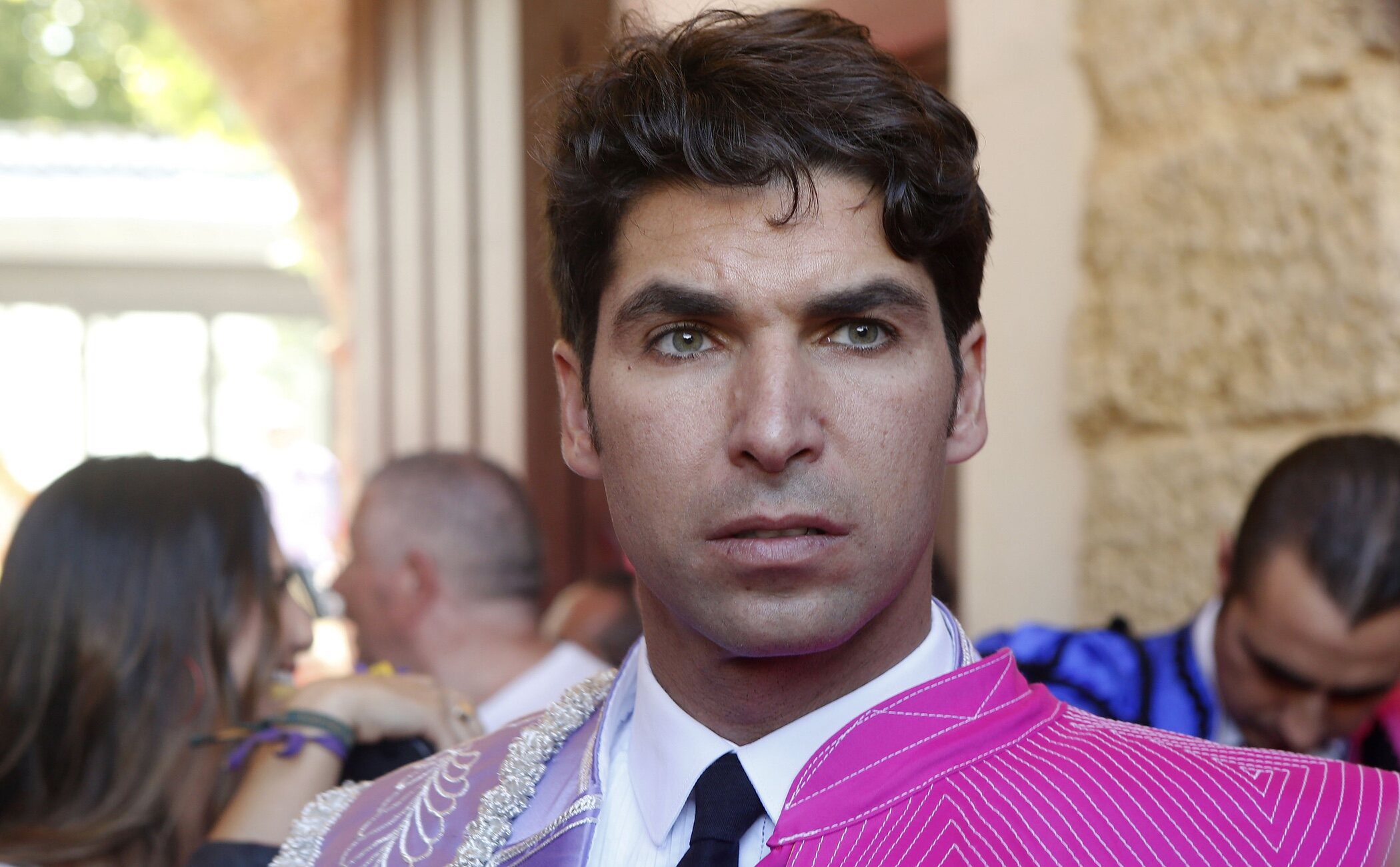 Primera imagen de Cayetano Rivera en el lugar del accidente y sus primeras declaraciones: «No es cierto lo que se dice»