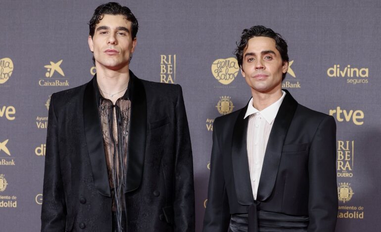 Los Javis habrían roto hace tiempo: Javier Calvo habría tenido un idilio con alguien de ‘La bola negra’ y Ambrossi estaría ilusionado