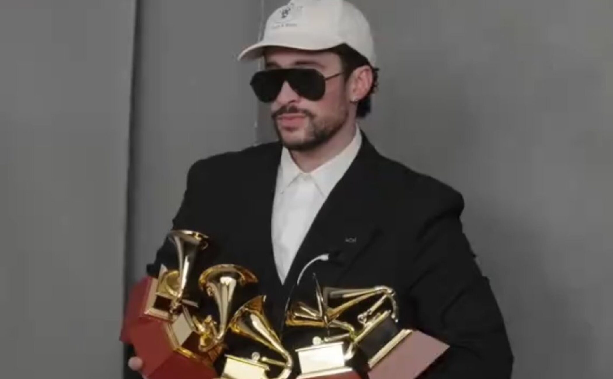 La reverencia de Sergio Ramos a Bad Bunny, la dedicatoria de Aitana y la actuación estelar de Rauw Alejandro marcan la noche de los Latin Grammy