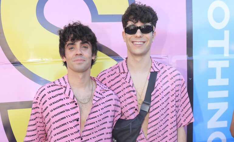 Javier Ambrossi habla sobre su ruptura con Javier Calvo y sale a la luz que han puesto a la venta su casa de Pozuelo