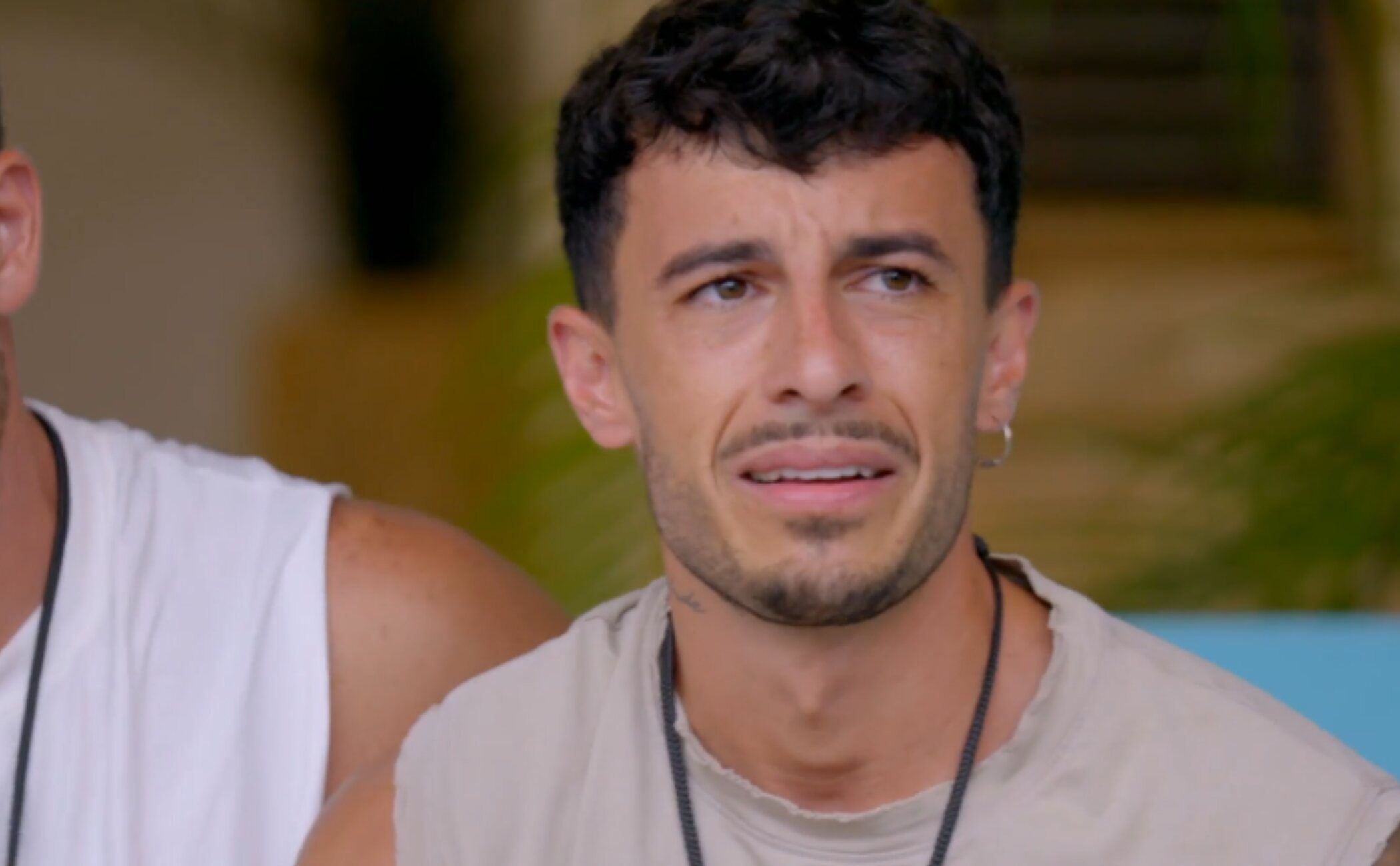 Juanpi se derrumba tras ver a su madre con Sandra y se acerca a Mara en la villa de ‘La isla de las tentaciones 9’
