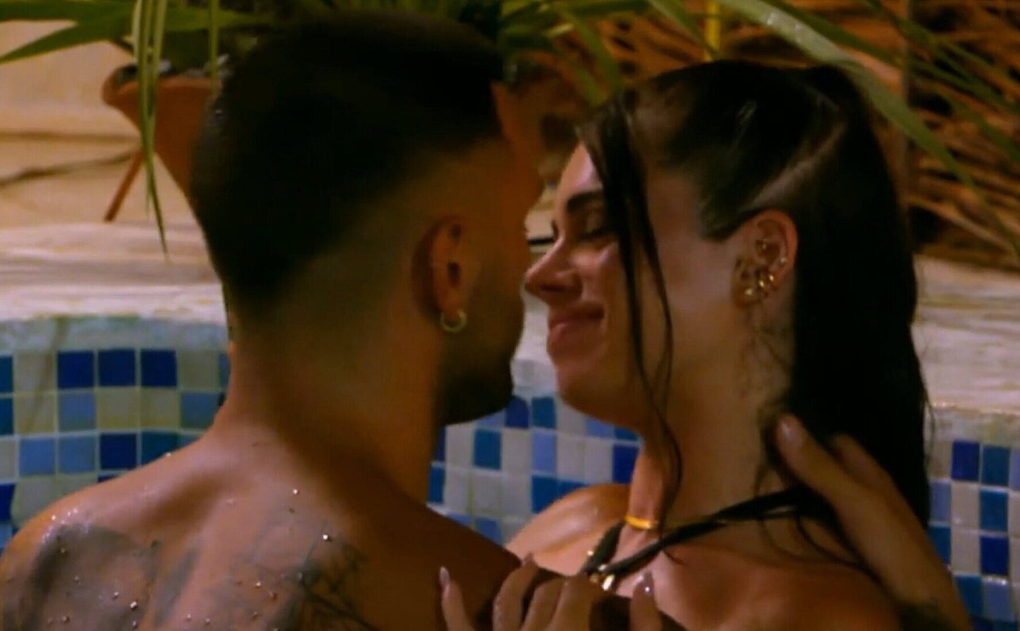 Juanpi y Helena son los últimos en hacer sonar las alarmas tras besar a sus respectivos tentadores en ‘LIDLT 9’