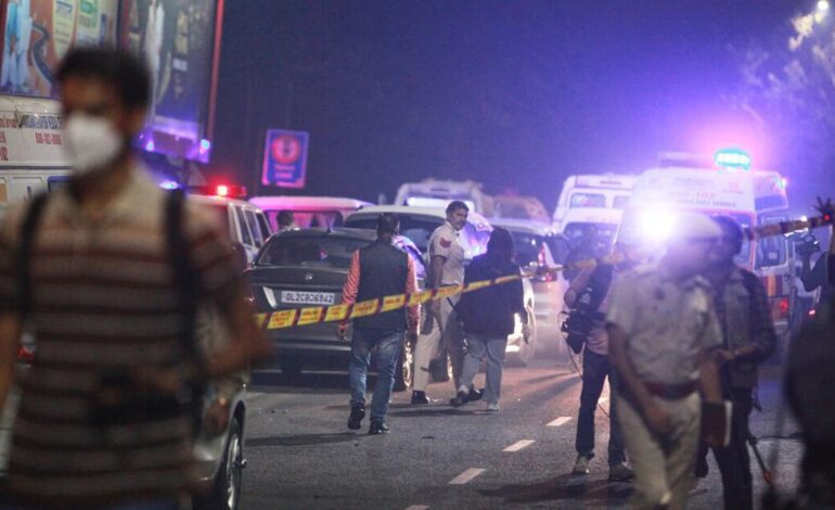 Al menos ocho muertos tras la explosión de un coche en Nueva Delhi