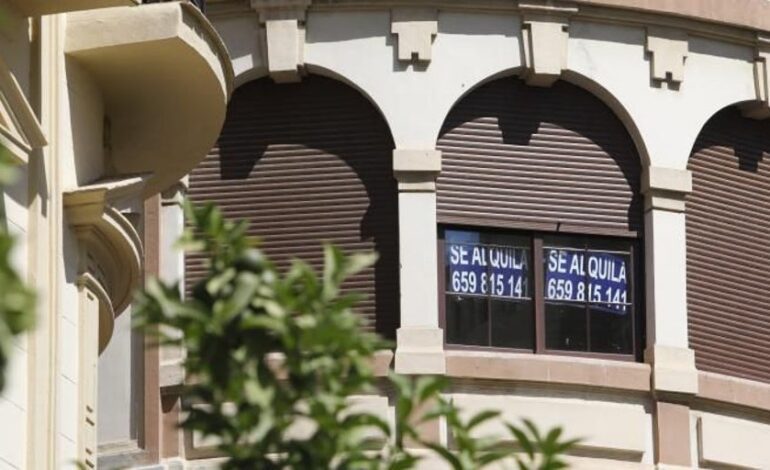 La ponencia de la ley de alquileres de temporada aprueba su informe, con la prohibición de cobrar al inquilino un seguro por el impago de la renta