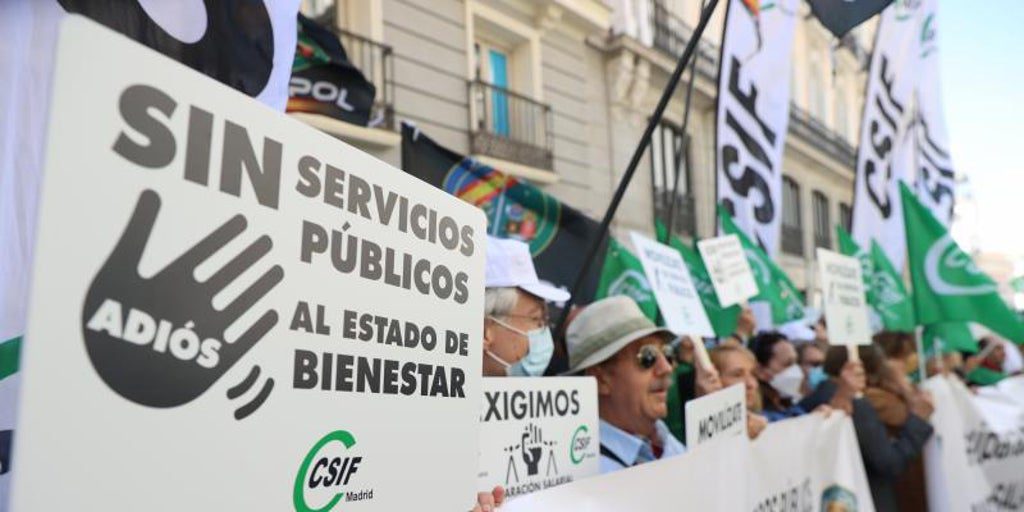 El Gobierno ofrece a los funcionarios negociar un plan de choque para aumentar la plantilla pública