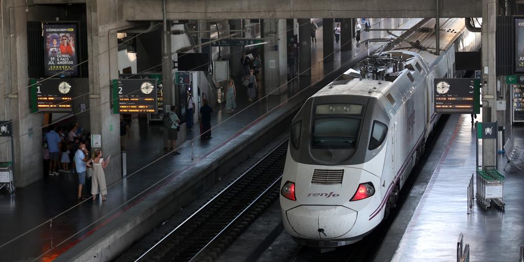 El Congreso fuerza a Renfe a volver a indemnizar por puntualidad con retrasos de 15 minutos en alta velocidad y larga distancia