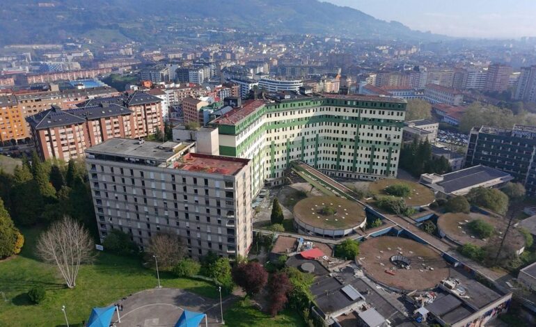 Guillermo Peláez ve «imposible» dar plazos para retomar el derribo del viejo HUCA de Oviedo