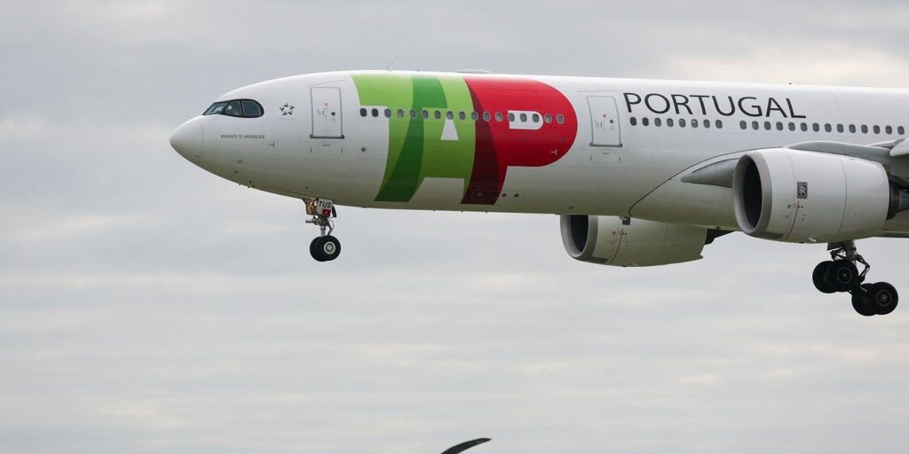 La matriz de Iberia hace oficial su interés por la portuguesa TAP y entra en la carrera con Air France y Lufthansa