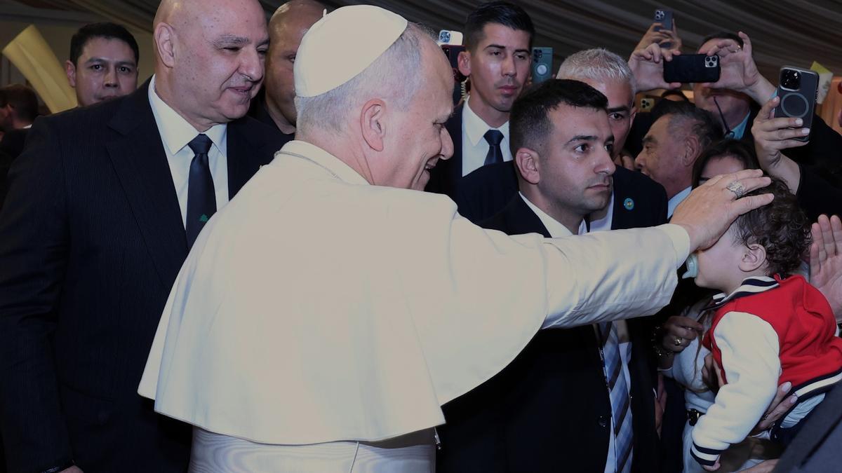 El papa León XIV aterriza en el Líbano con un mensaje de paz y reconciliación