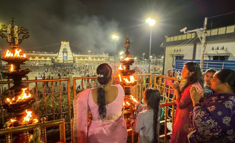 caos, gritos y fe rota en el templo de Sri Venkateswara