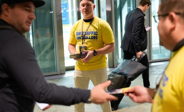 Dos aviones chocan en pista en un aeropuerto de Nueva York ante la escasez de controladores