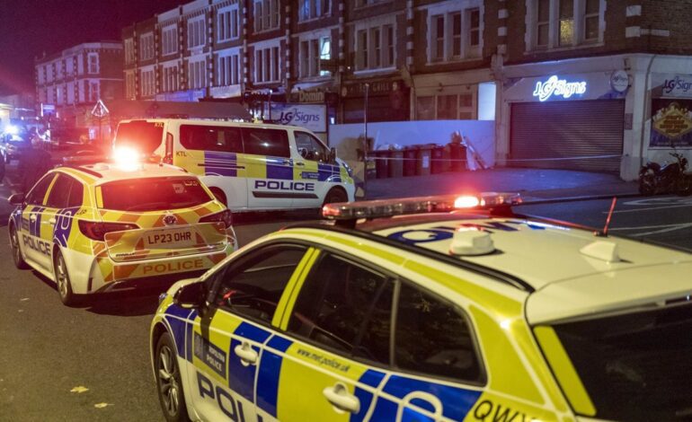 Dos detenidos tras apuñalar al menos a 10 personas en un tren en Reino Unido