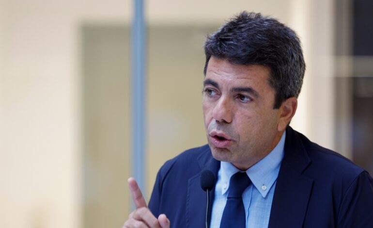 relevo interno, interinidad con Vox o adelanto electoral