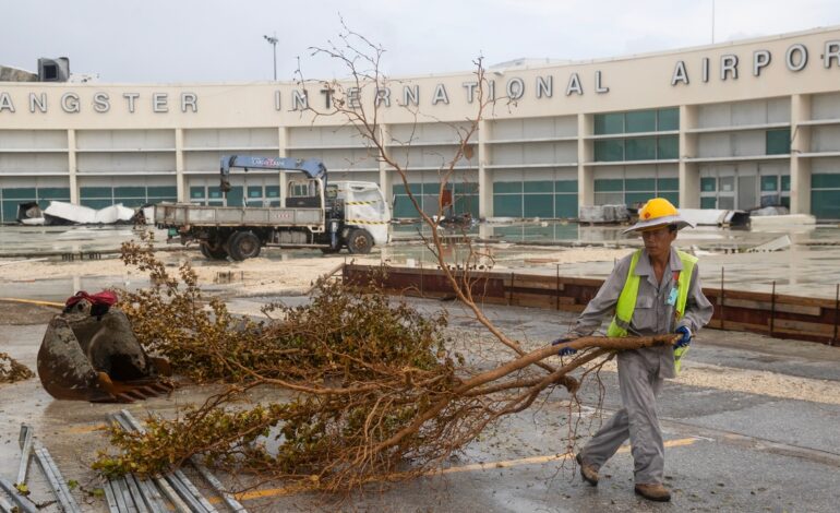 Los turistas abandonan Jamaica tras varios días atrapados por el huracán