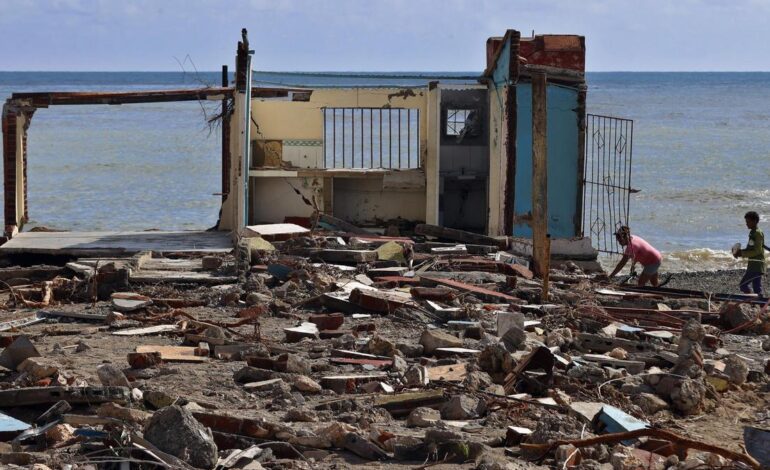 Más de 16.000 evacuados por un río desbordado en el este de Cuba tras el golpe de Melissa