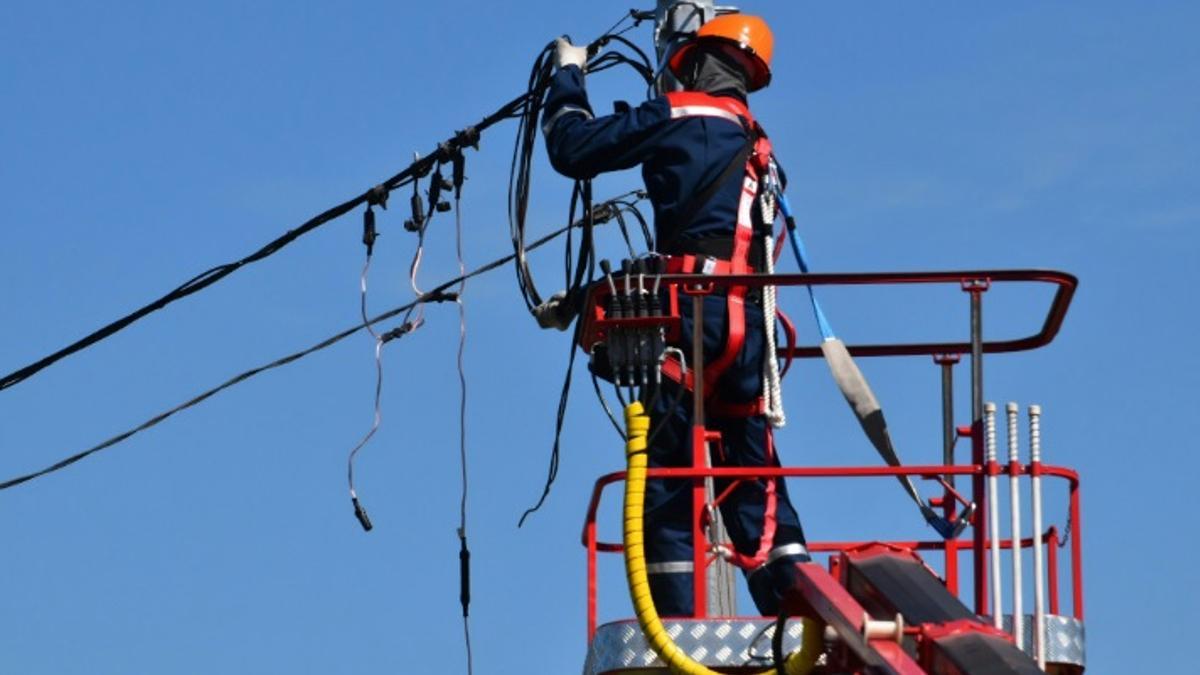 electricistas, fontaneros y carpinteros lideran el ranking