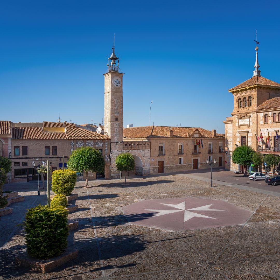 Plaza de España en la localidad de Consuegra, Toledo