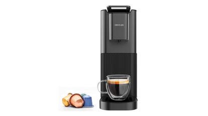 Una vista de la cafetera de cápsulas reducidas de Cecotec.