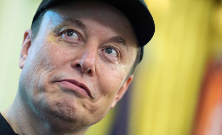 Los accionistas de Tesla aprueban pagar a Elon Musk la cifra récord de un billón de dólares para que dirija la compañía 10 años más