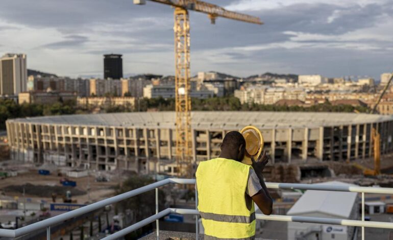 Las subcontratas del Camp Nou llevan casi dos millones de euros en multas por 218 fraudes laborales en las obras
