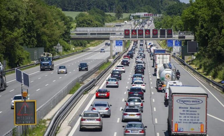 Arrestado un hombre por mantener relaciones sexuales con su pareja mientras conducía a 140 km/h