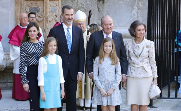 SEMANA SANTA – El rey Juan Carlos acude por sorpresa a la tradicional misa de Pascua de Palma