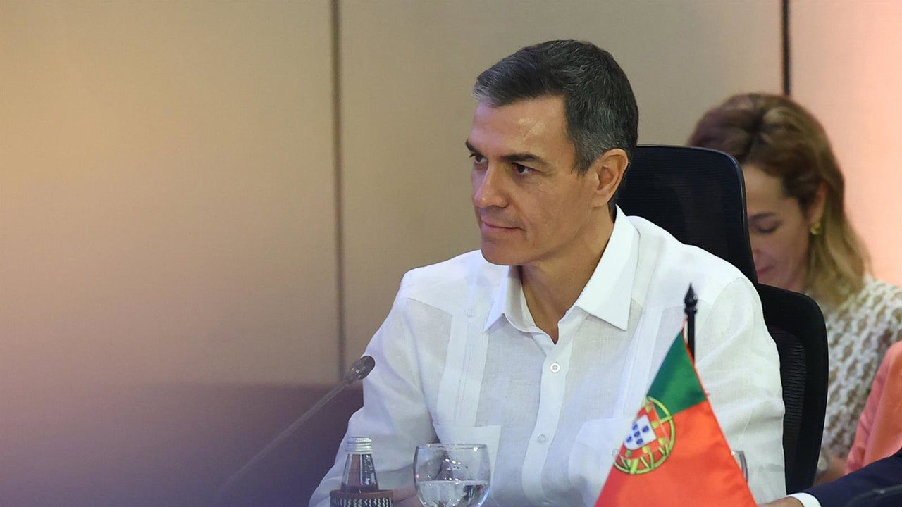 PP y Vox negocian para buscar un sustituto a Mazón, mientras Sánchez pide elecciones en la Comunidad Valenciana