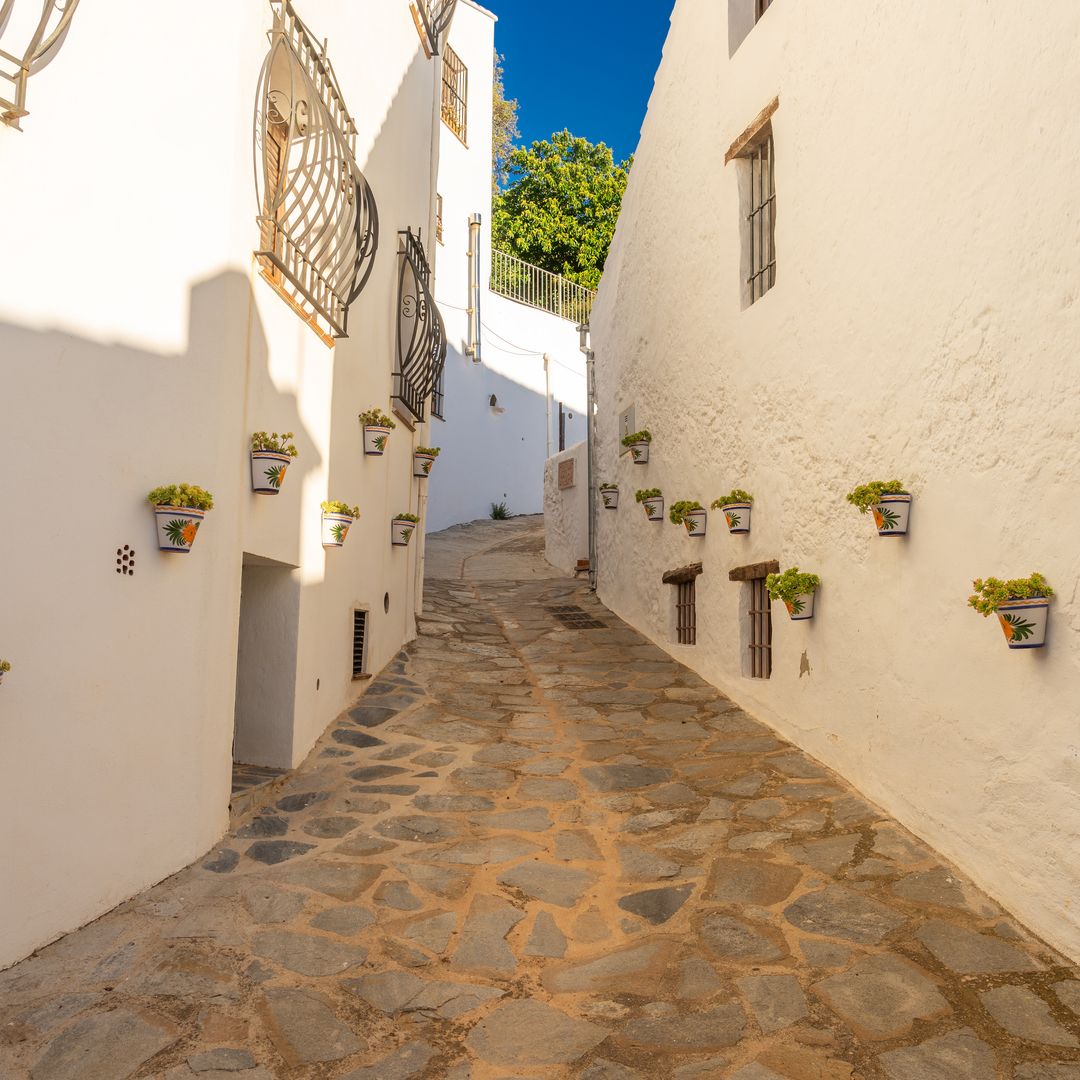 Preciosa calle de Parauta, en el Valle del Genal, Málaga