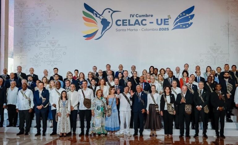 La cumbre Celac-UE concluye con críticas a las acciones militares de EEUU en el Caribe y el Pacífico colombiano