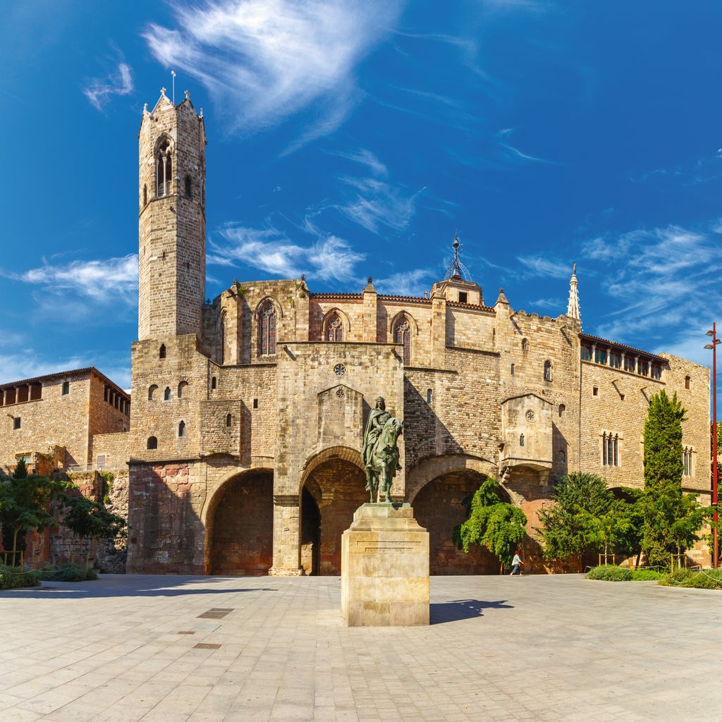 Estatua de bronce de Ramón Berenguer III Barcelona