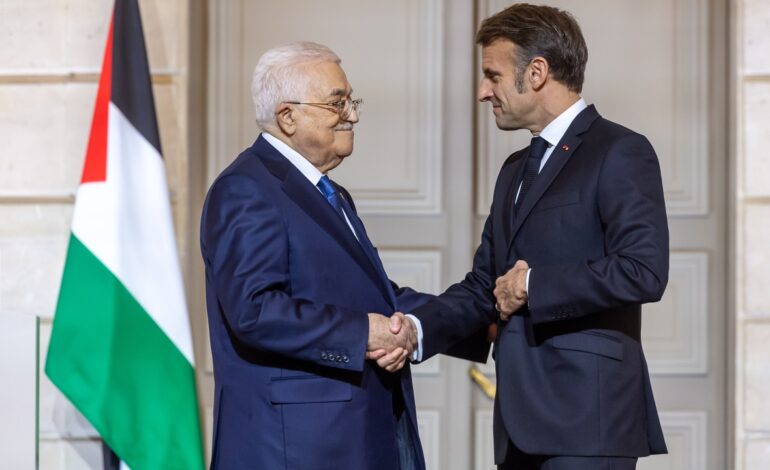 Macron anuncia ante Abbas la creación de un comité para consolidar el Estado de Palestina