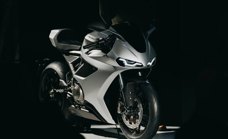 Manx R, el retorno de Norton Motorcycles… ¿Y si James Bond ya tuviera moto nueva?