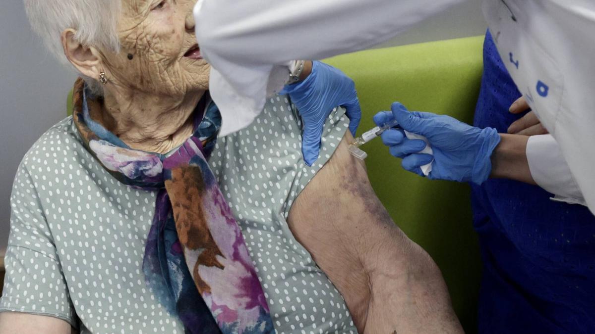 los bonos datos de vacunación nel ecuador de la campaña