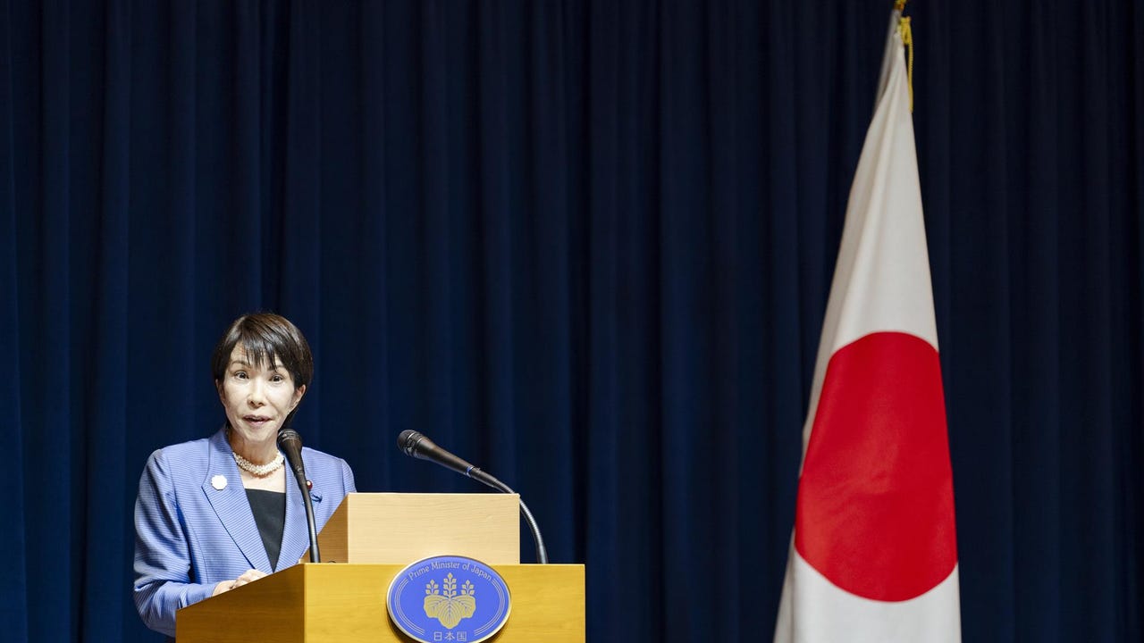 La nueva primera ministra de Japón ha tardado solo tres semanas en estrenar crisis diplomática