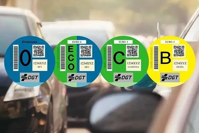 Las etiquetas de la DGT se quedarán sin cambios, por ahora