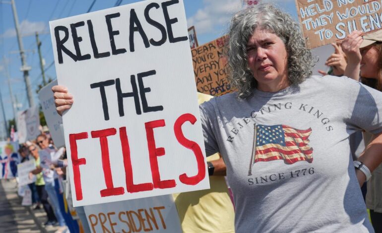 Trump pasa al ataque en el caso Epstein y encarga al FBI investigar a Clinton