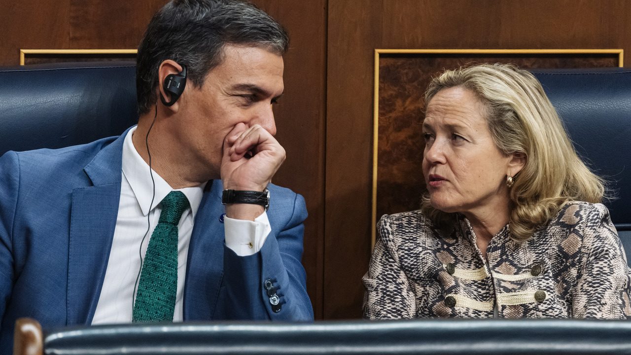 deterioro institucional y destruir la democracia desde dentro