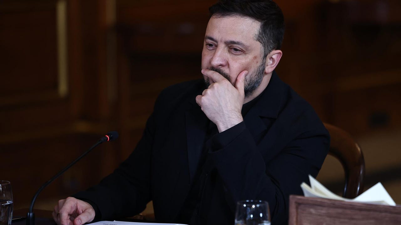 Zelenski visita Grecia para abordar una nueva ruta de suministro de gas