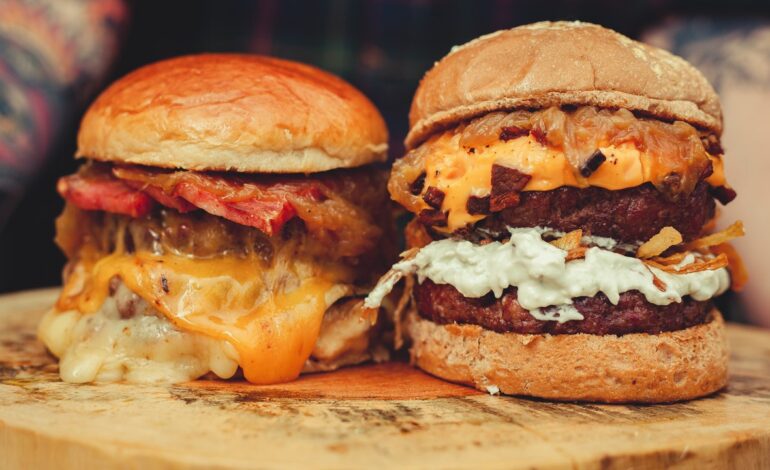 Un joven lucha por su vida tras tragarse una hamburguesa sin masticarla