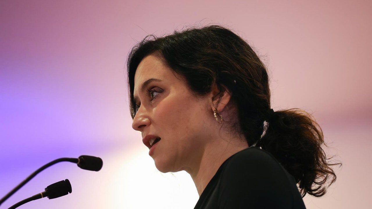 Ayuso carga contra Gallardo por su candidatura «imputada» y acusa a Sánchez de fomentar el «guerracivilismo»