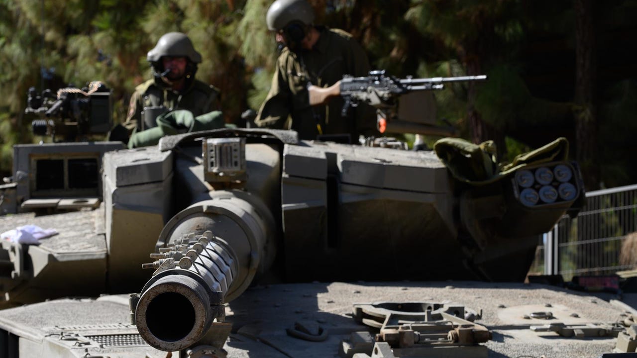 Un carro de combate israelí dispara contra ‘cascos azules’ de la FINUL en el sur de Líbano