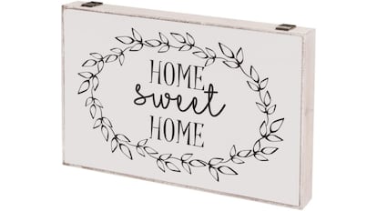 Esta es una caja para tapar el contador de luz de la casa.