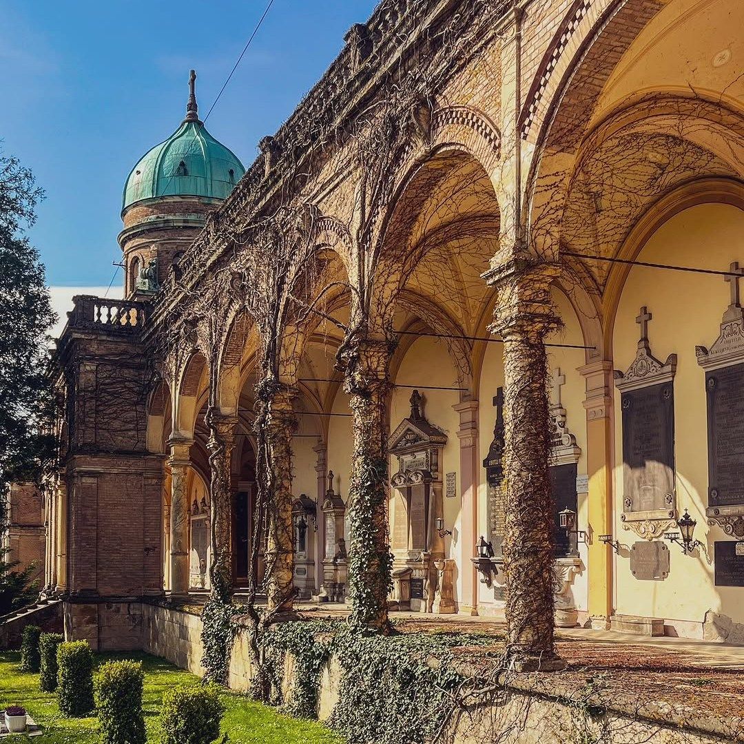 Cementerio Mirogoj, considerado uno de los más bellos de Europa, Zagreb, Croacia