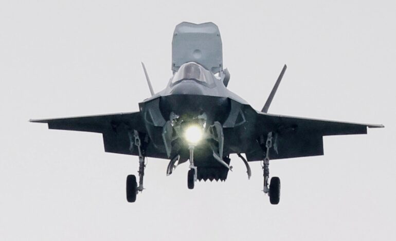 Despega un avión de combate japonés tras detectar un dron chino cerca de Taiwán