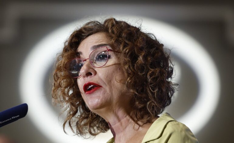 Montero defiende un modelo de financiación abierto a la singularidad, la bilateralidad, la cesión de impuestos y la autogestión fiscal